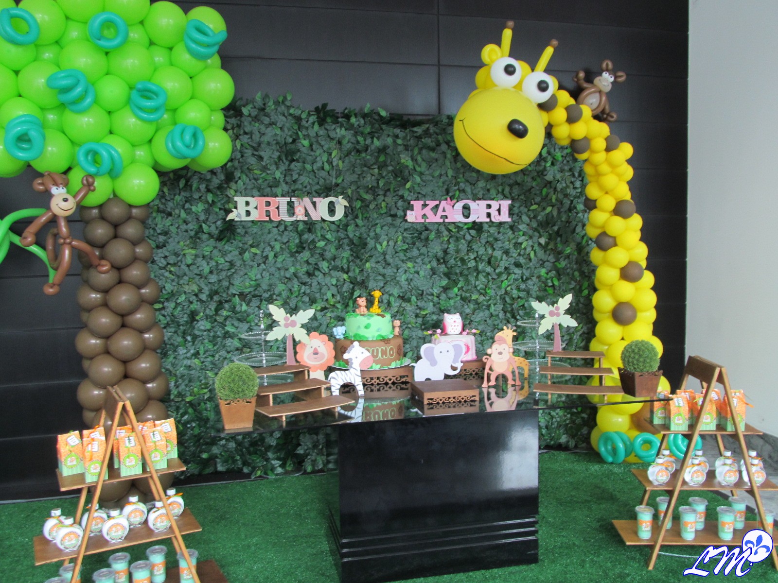 decorac3a7ao-baloes-festa-safari-selva-curitiba-girafa-macaco.jpg